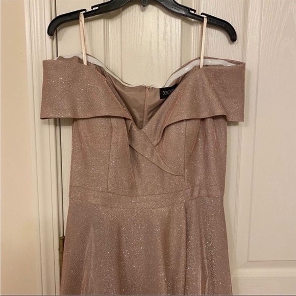 XSCAPE Off-The-Shoulder Shimmer Wrap Style Gown in Blush Pink/Silver Size 2 - Picture 4 of 9